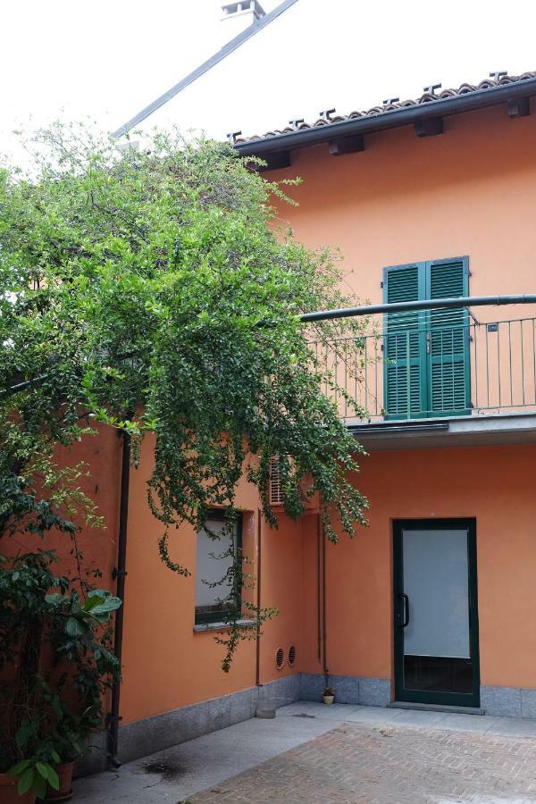 La Casa Di Ringhiera Appartement Alba  Buitenkant foto
